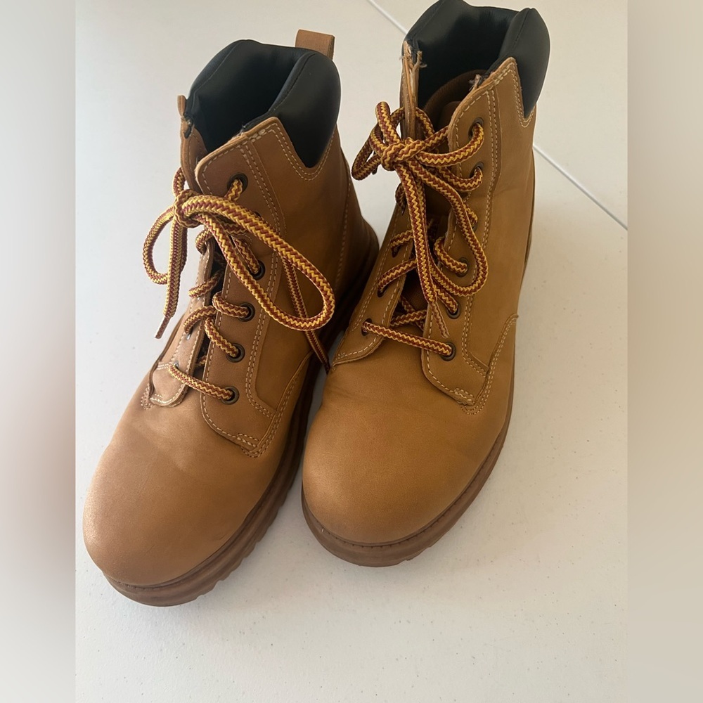 OZARK TRAIL MEN’S TROY BOOTS. SIZE 7
COLOR IS WHEAT-TAN GREAT CONDITION - Picture 8 of 8